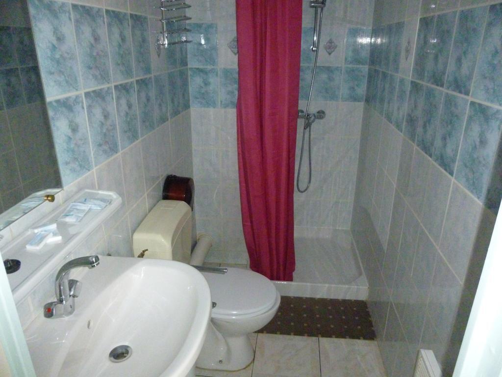Hotel California Виши Номер фото